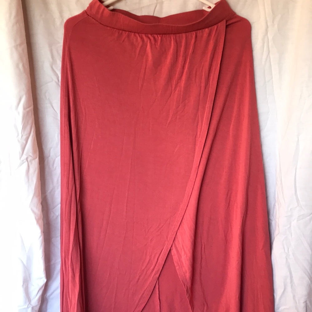 Skirt kinda new and open at the bottom.